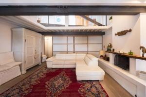 A seating area at La Finestra