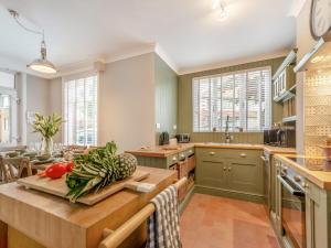 Una cocina o cocineta en Seashells Peasholm