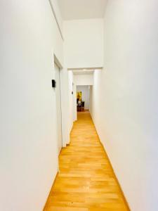 Galeri foto Comfortable 5BR shared Apt Well Connected Location di Wina