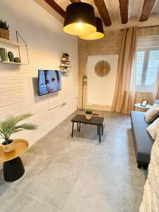a living room with a couch and a table at Vive Zaragoza XV in Zaragoza