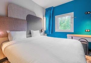 Postel nebo postele na pokoji v ubytování B&B HOTEL Mulhouse Dornach