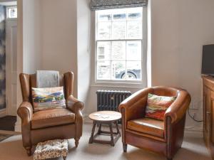 two chairs and a table in a living room at Campbell Cottage in Windermere