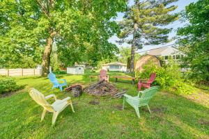 Powers Lake Gem Peek-a-Boo Views and Beach Accessにある庭