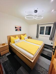 Ένα ή περισσότερα κρεβάτια σε δωμάτιο στο Haus Helga