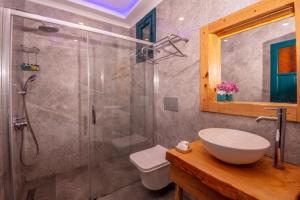 Um banheiro em Symbola Oludeniz Beach Hotel