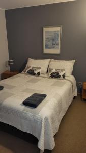 a bedroom with a white bed with a blanket on it at Departamento Termas de Chillán in Pinto