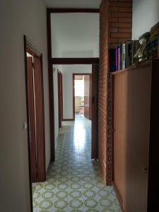 a hallway with a room with a door and a book shelf at Demodé Trekking in Madonna di Fornelli