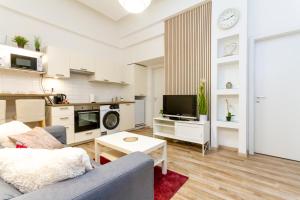 Televízia a/alebo spoločenská miestnosť v ubytovaní UrbanNest