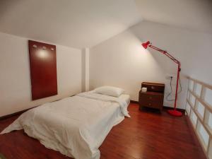 Krevet ili kreveti u jedinici u okviru objekta Guilin Camphor Country House -Free pick up service