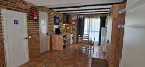 a kitchen and dining room with a brick wall at Acogedor Apartamento Loft in Fuenlabrada