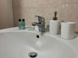 Et badeværelse på Casa del Mistral + 9 billeder