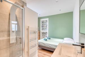 En eller flere senge i et værelse på L'élégance Urbaine - Villeurbanne - Proximité Lyon