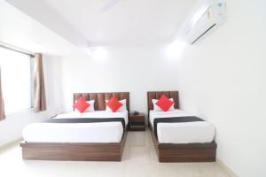 Postel nebo postele na pokoji v ubytování Hotel King Plaza