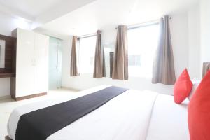 Postel nebo postele na pokoji v ubytování Hotel King Plaza