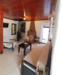 a living room with a bed and a table at Βίλλα Ξένια in Fourka