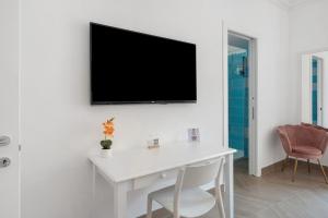TV a/nebo společenská místnost v ubytování Lubrense Signature Suites