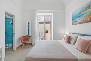 Postel nebo postele na pokoji v ubytování Lubrense Signature Suites