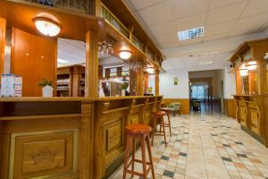 Reštaurácia alebo iné gastronomické zariadenie v ubytovaní Hotel Nostra