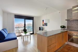 Кухня или мини-кухня в Pierre & Vacances Empuriabrava Marina
