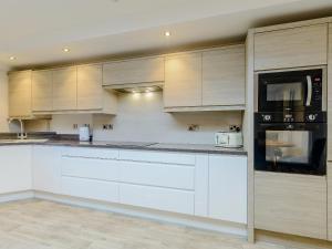 Kuchyň nebo kuchyňský kout v ubytování Friar's Corner