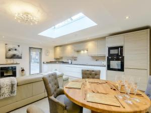 Kuchyň nebo kuchyňský kout v ubytování Friar's Corner