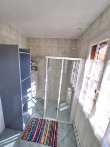 Phòng tắm tại GITE Logis du Parc Libourne