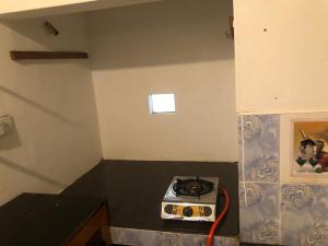 Dapur atau dapur kecil di Trinco Be Cool Hostel