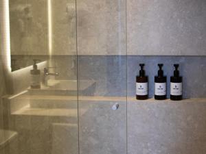 Uma casa de banho em Divina Tower Apart Hotel