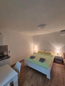Postel nebo postele na pokoji v ubytování Apartments Oaza