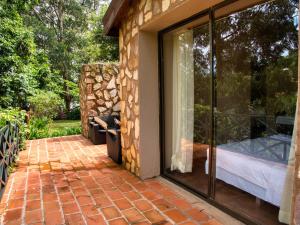 Taman di luar Birdnest Resort