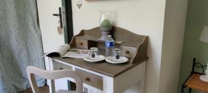 Příslušenství pro přípravu čaje a kávy v ubytování Maison La Thébaïde