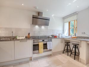 Dapur atau dapur kecil di 2 Bed in Chepstow 95046 +29 gambar