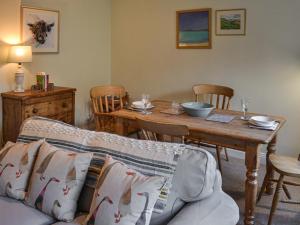 Posezení v ubytování The Cottage