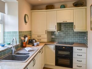 Kuchyň nebo kuchyňský kout v ubytování The Cottage + 4 fotografie