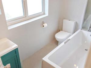 Phòng tắm tại The Annex Cottage