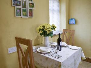 Gambar di galeri bagi Snowdrop Cottage di Staveley