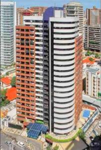an overhead view of a city with tall buildings at Flat Acolhedor e Familiar in Fortaleza