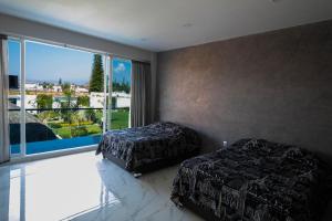Postel nebo postele na pokoji v ubytování Hermosa Quinta Arcangeles + 49 fotografií