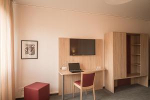 TV a/nebo společenská místnost v ubytování Hotel Leander