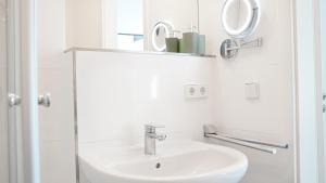 Ένα μπάνιο στο Panorama Stadtblick Penthouse 105qm Maisonette Oldtown +21 φωτογραφίες