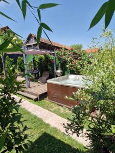 Aed väljaspool majutusasutust Vasilija