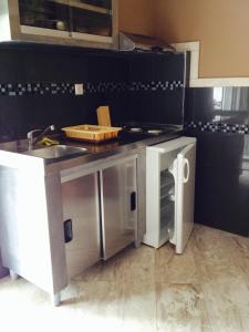 Kuchyň nebo kuchyňský kout v ubytování Menis Haus Rooms + 37 fotografií