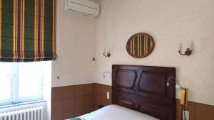 Postel nebo postele na pokoji v ubytování Hotel Montsegur