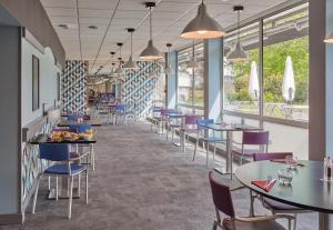 Restaurace v ubytování B&B HOTEL Cergy Port 4 étoiles