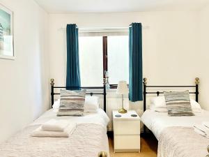 Postel nebo postele na pokoji v ubytování April Cottage