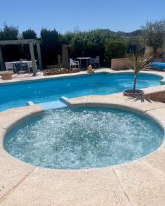 Bazén v ubytování Casa Rural Ubeda - B&B - Pinoso-Alicante nebo v jeho okolí