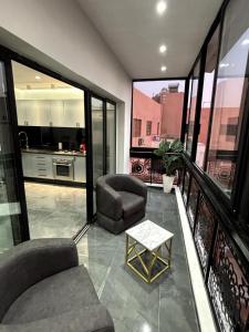 Nhà bếp/bếp nhỏ tại Chic Duplex Central 3 Suites et Wi-Fi
