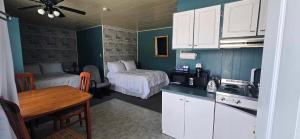 Kuchyň nebo kuchyňský kout v ubytování Motel Leblanc