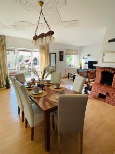 Posezení v ubytování Dom przy lesie Małe Swornegacie