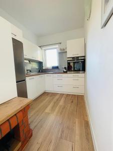 Kuchyň nebo kuchyňský kout v ubytování Dom przy lesie Małe Swornegacie + 9 fotografií